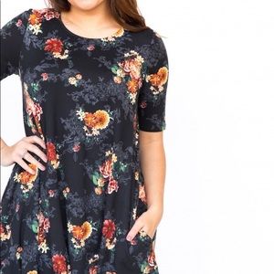 NWT A&D vintage floral swing tunic in Black size M